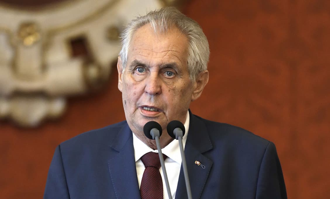 "Stiahnutie vojsk z Afganistanu je zbabelosť," tvrdí Zeman a pochybuje o legitimite existencie NATO