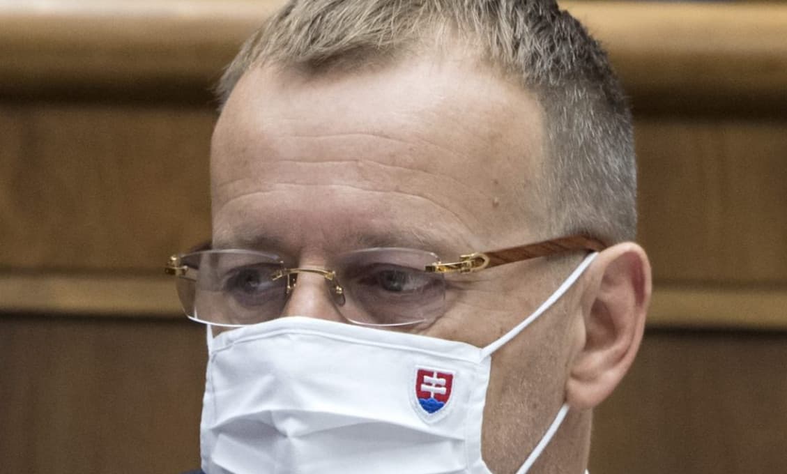 Najskôr ponúkala eskort, neskôr bola Kollárovou milenkou: Ex šéfa parlamentu opäť dráždi!