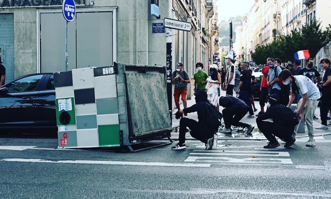 Idú príkladom. Takmer dvestotisíc Francúzov opäť protestovalo