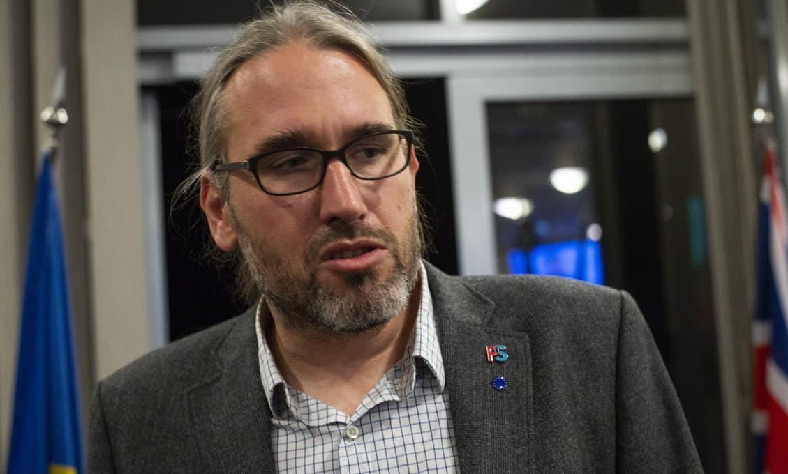 Progresívni bonzáci Hojsík a Šimečka dostali po nose! Strana európskych socialistov Smer nevylúči!