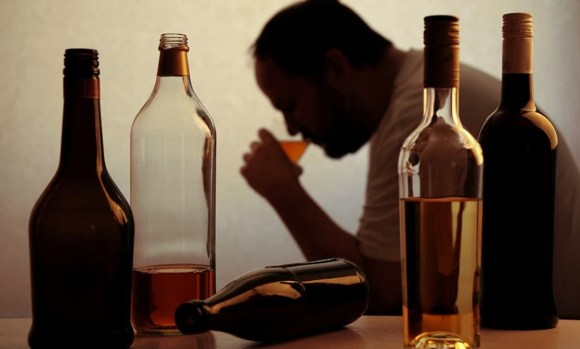Až 20 tis. Slovákov bolo vlani závislých na alkohole. Bolo viac žien, alebo mužov?