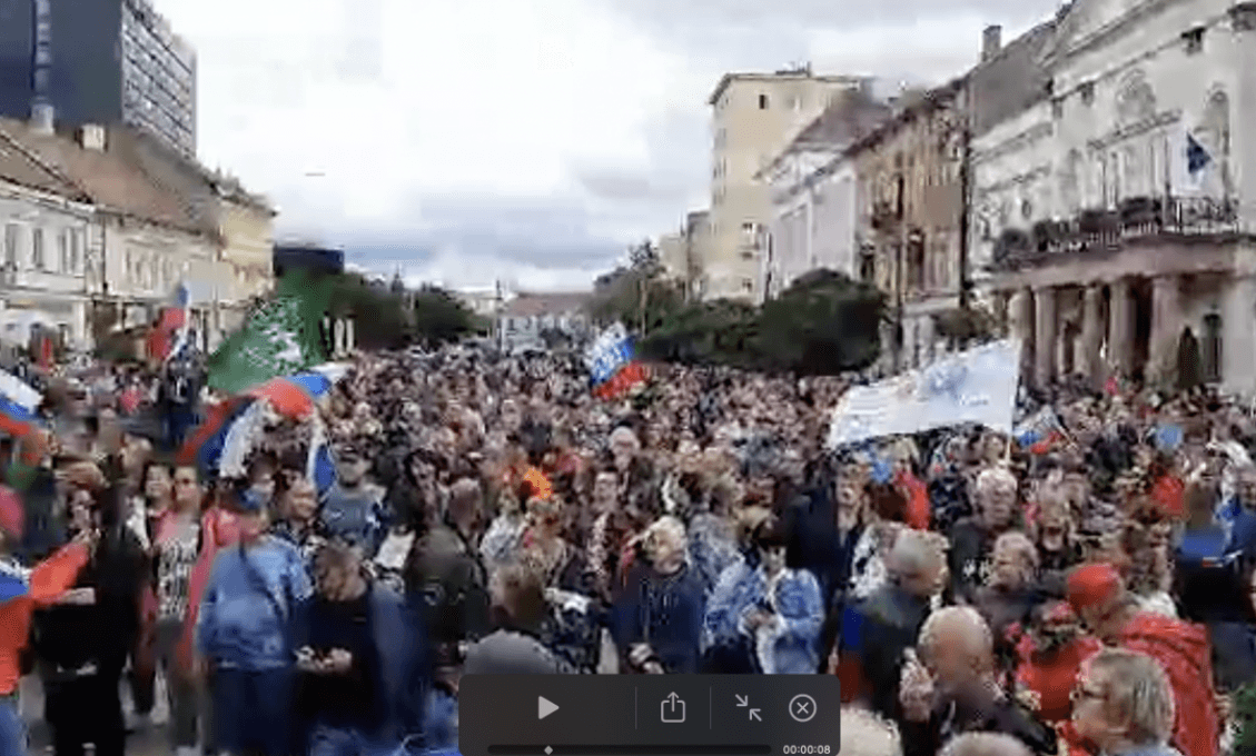 (AKTUALIZOVANÉ) V Košiciach sa schádzajú demonštranti. Začína masový protivládny protest (FOTO, VIDEO)