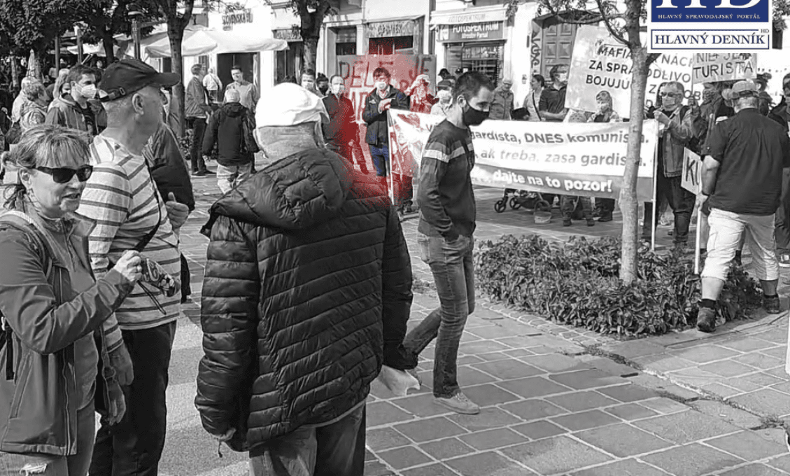 Hlina spoločne s Kalmusom provokoval na protestoch. Ich skupinka fyzicky napadla protestujúcich