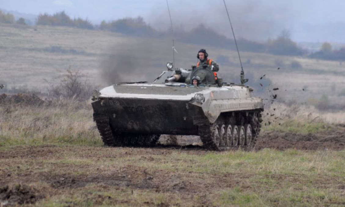 Manévre ruských tankov v horách pri hraniciach s Afganistanom