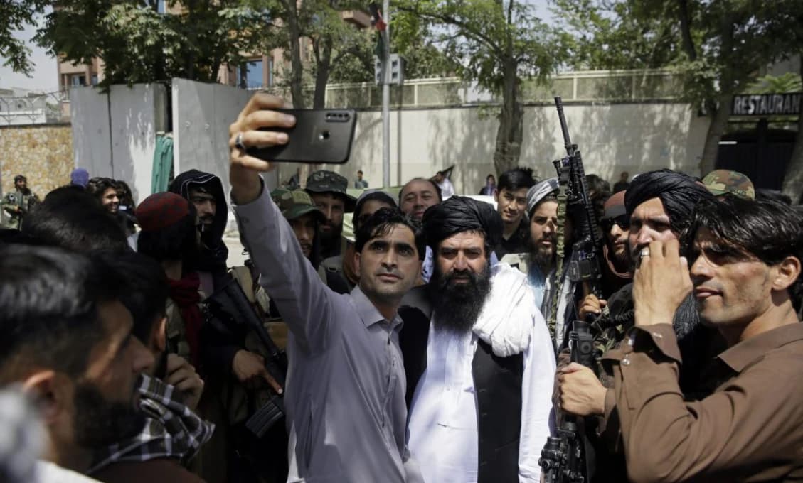 Taliban 2.0: Strach o internet a obava z cenzúry, spolitizovanie influencerov (Szilvia Akbar)