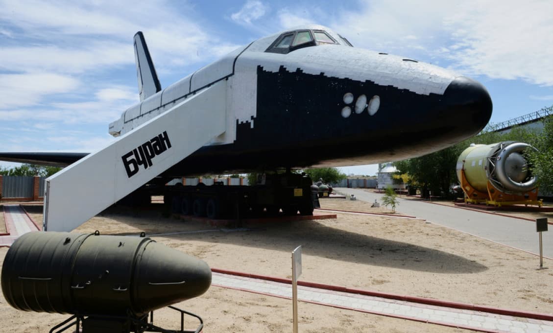 Moskve sa ponúka dobrý obchod: Raketoplán Buran za hlavu kazašského chána