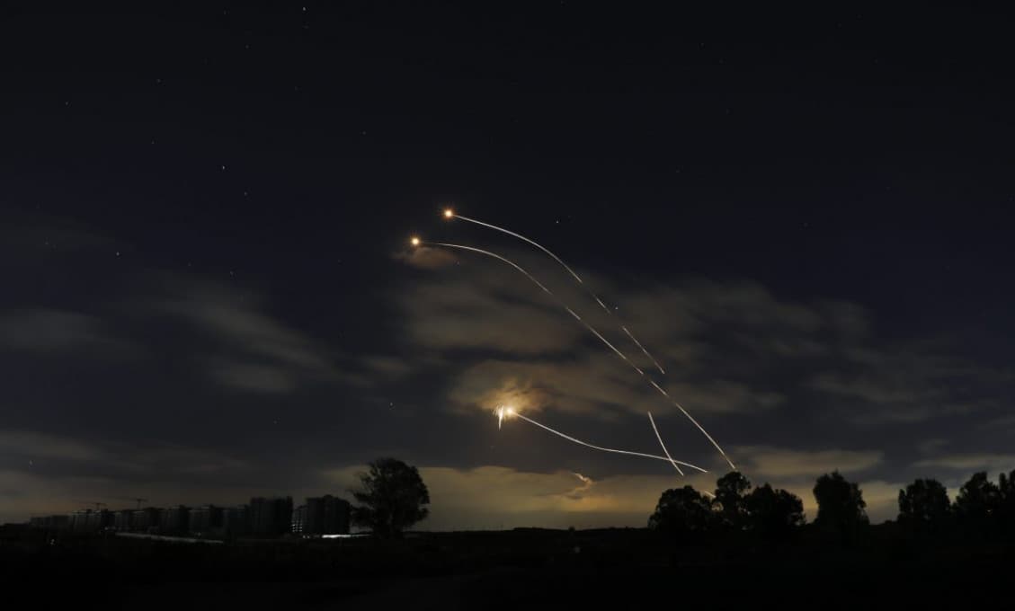 Izrael v reakcii na nové raketové útoky opäť zaútočil na ciele v pásme Gazy