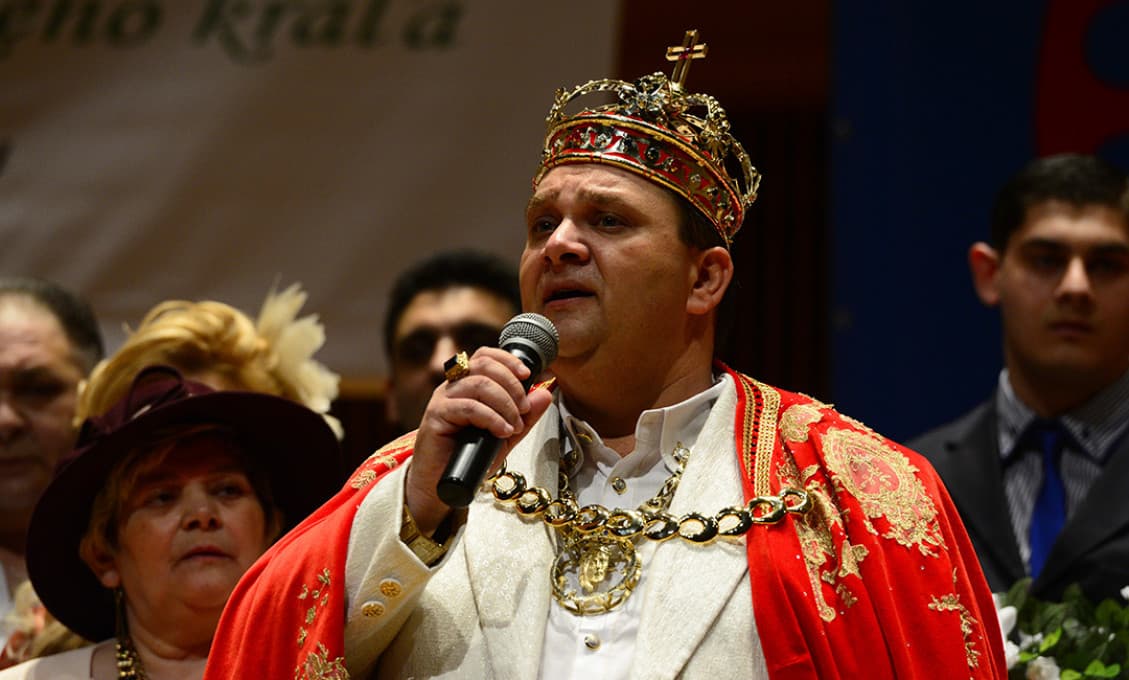 Rómsky kráľ je pozvaný, žiadny luxus si na stretnutie s pápežom nevezme