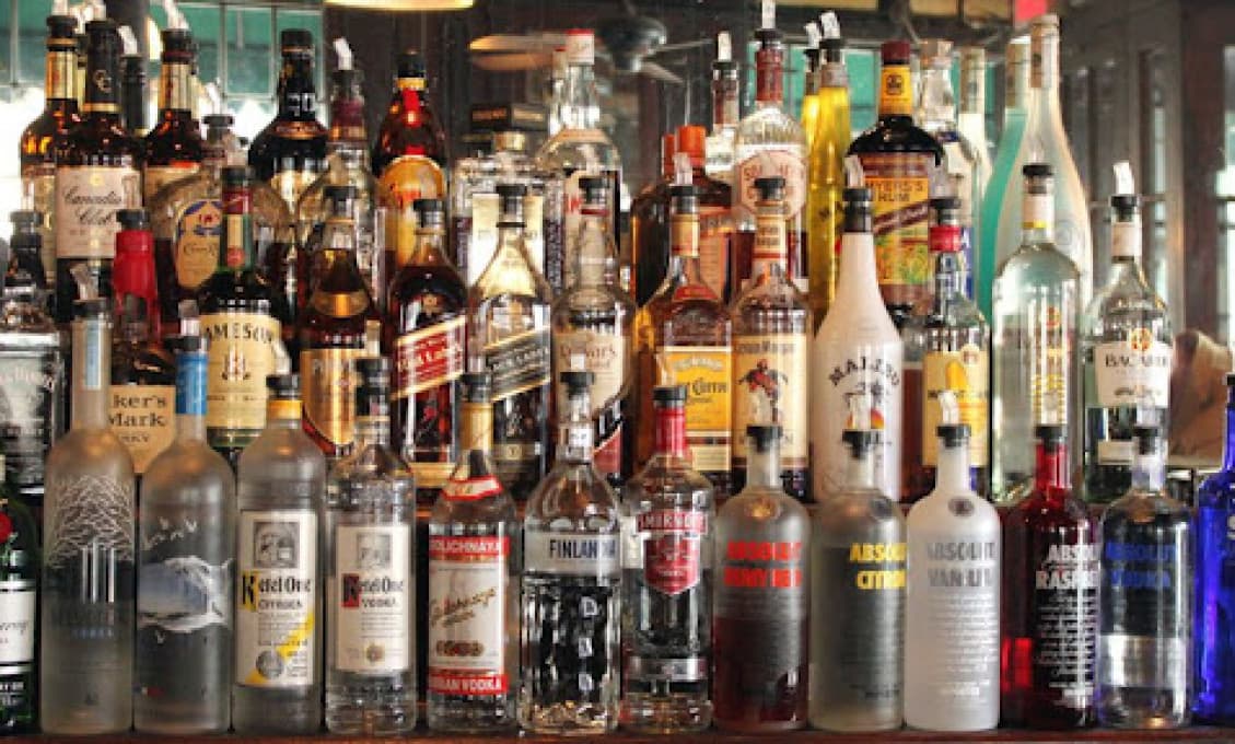 Taliban našiel v prázdnych budovách Kábule Plzeň aj Becherovku. "Našli naše tajné zbrane!" myslia si Česi