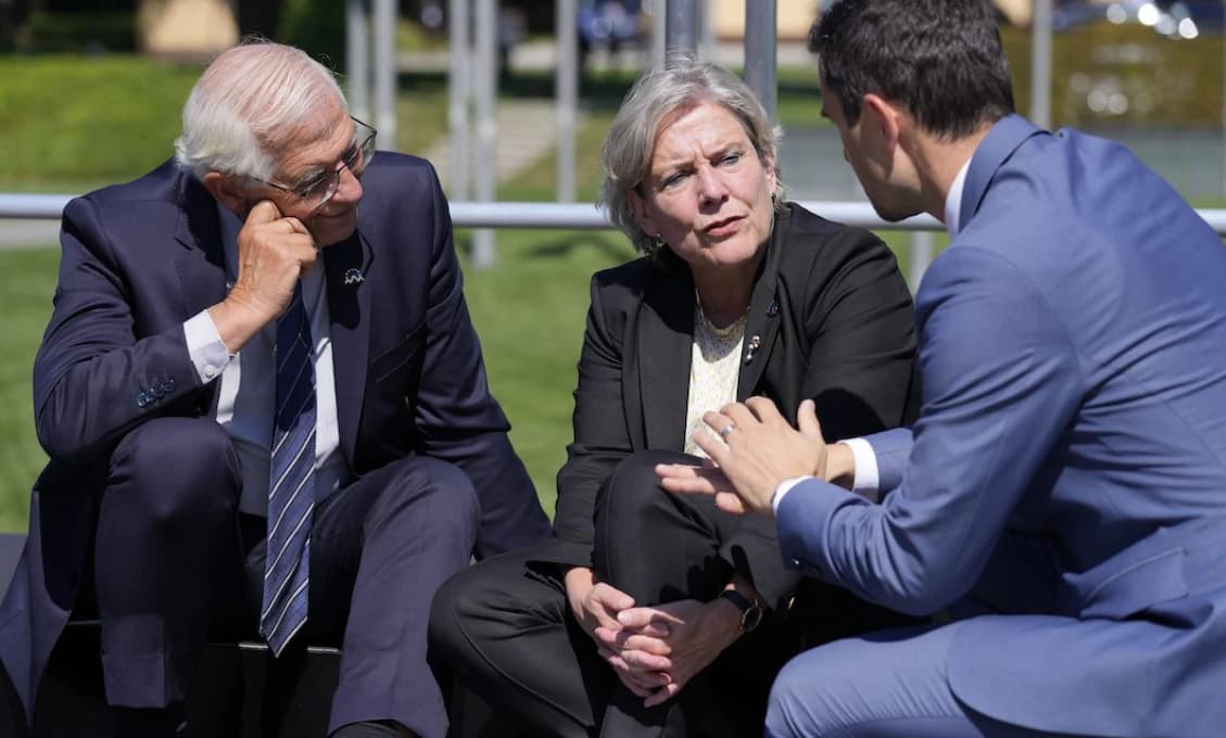 Po šéfke holandskej diplomacie odstúpila aj ministerka obrany