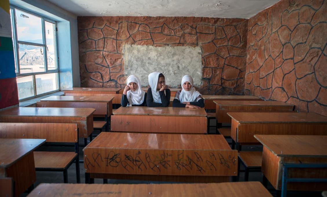 Taliban nariadil študentom návrat do škôl, nie však dievčatám