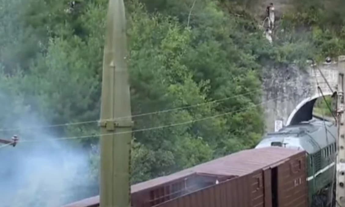 Unikátne video severokórejského atómového raketového vlaku v akcii