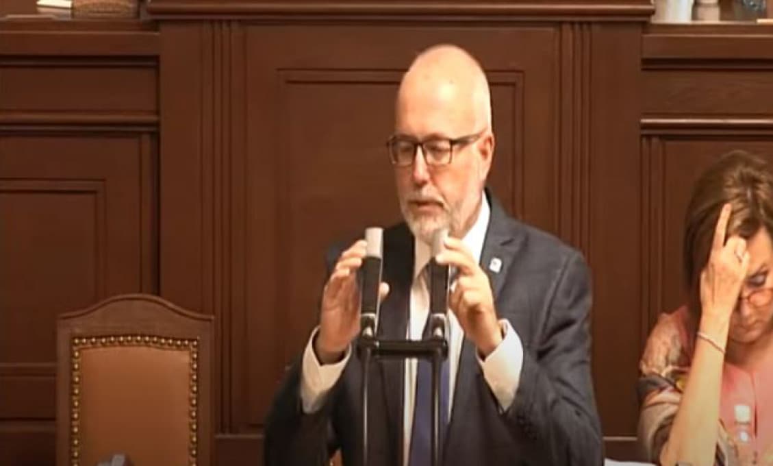 Český politik: "Pojmy "dezinformácie" či "predsudky" sú nástroje Bruselu na umlčanie kritiky EÚ, USA a zavedenie totality"