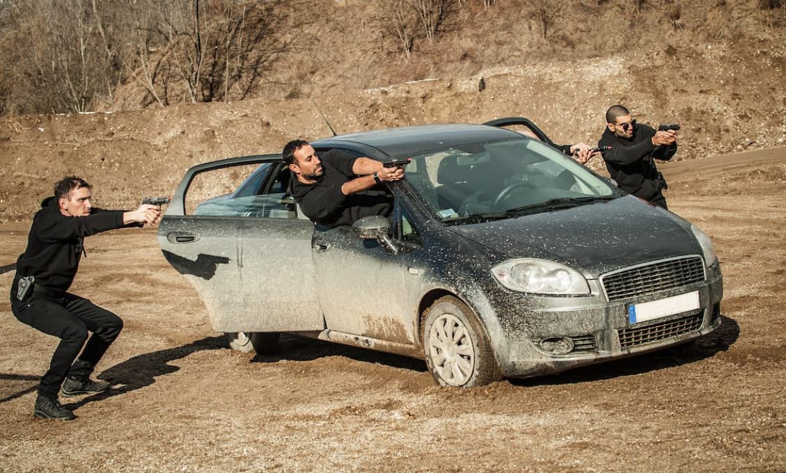 Na auto ukrajinského prezidentského poradcu spustili paľbu; zranili vodiča