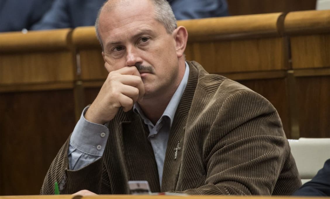 Koalícia sa bojí Kotlebu. Opäť ho nezvolili za člene výboru na kontrolu vojenských tajných. USA jasajú!