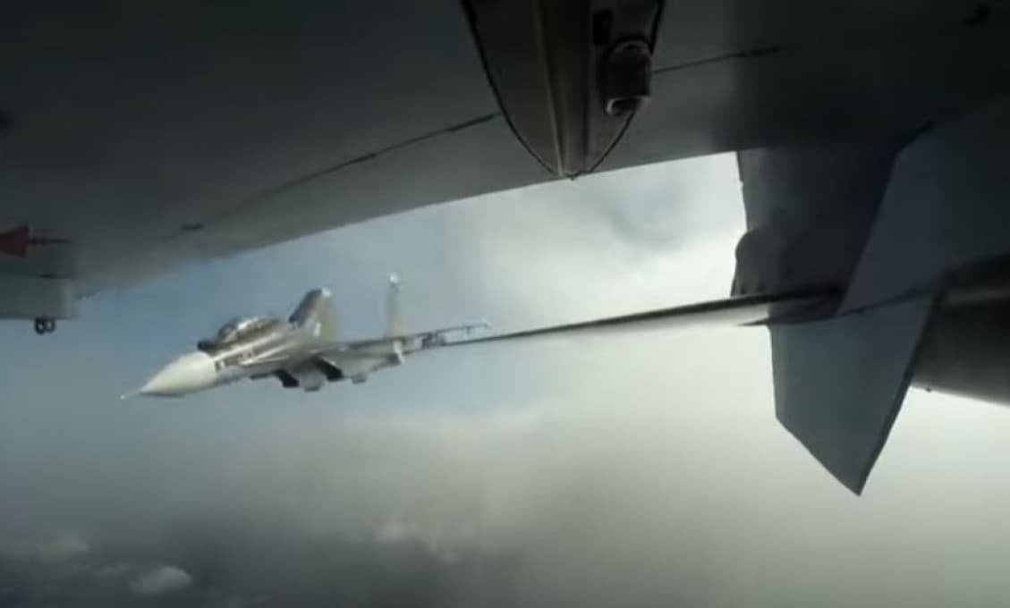 Kde nič, tu nič a zrazu vo vzduchu vynovený Suchoj Su-30SM1 (VIDEO)