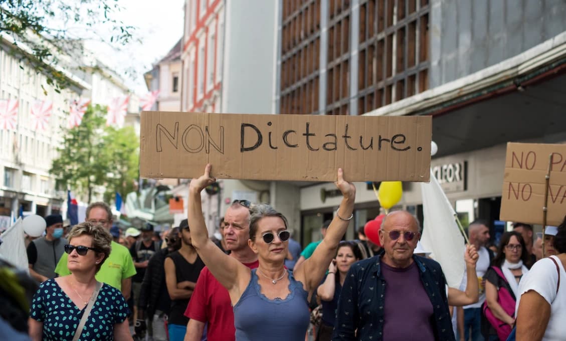 V Holandsku sa konali protesty proti covidpasom