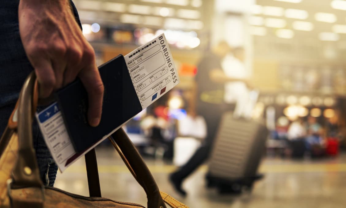 Letisko Schwechat alarmuje - cestujúci s falošnými testami na palubách
