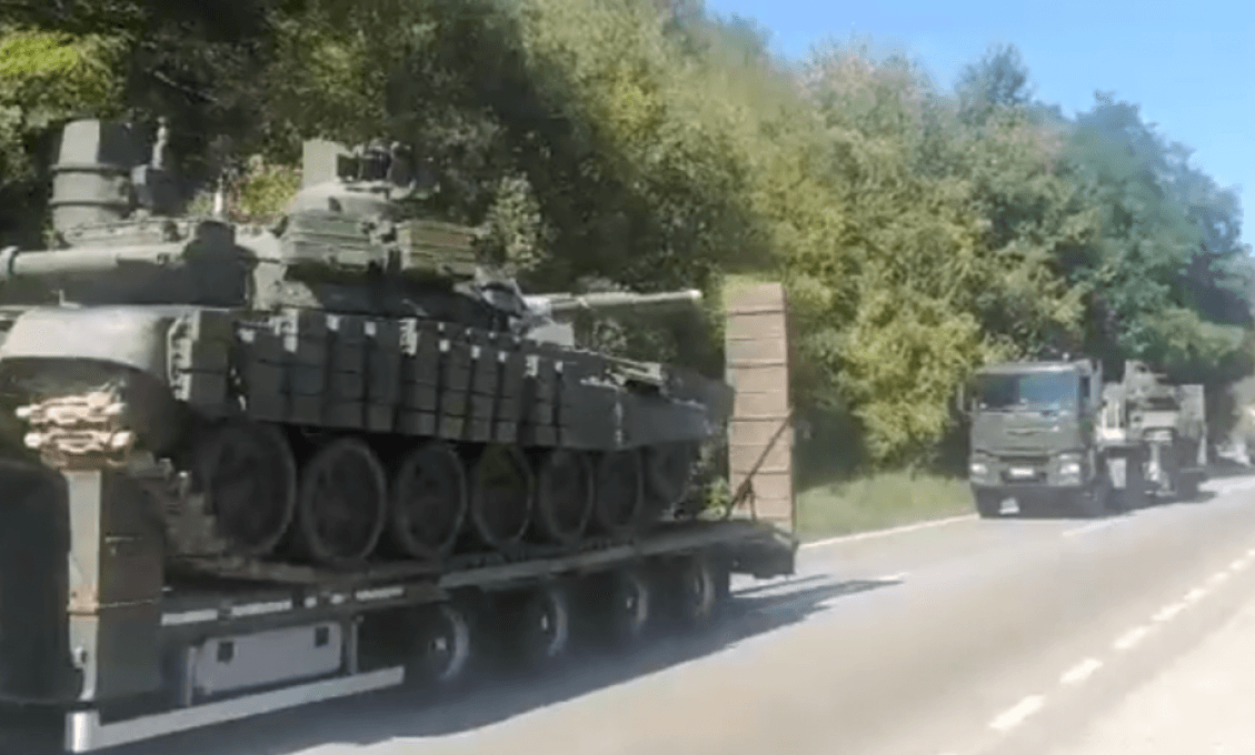 Nová kríza na Balkáne: Srbsko nasadilo tanky a stíhačky na hraniciach s Kosovom