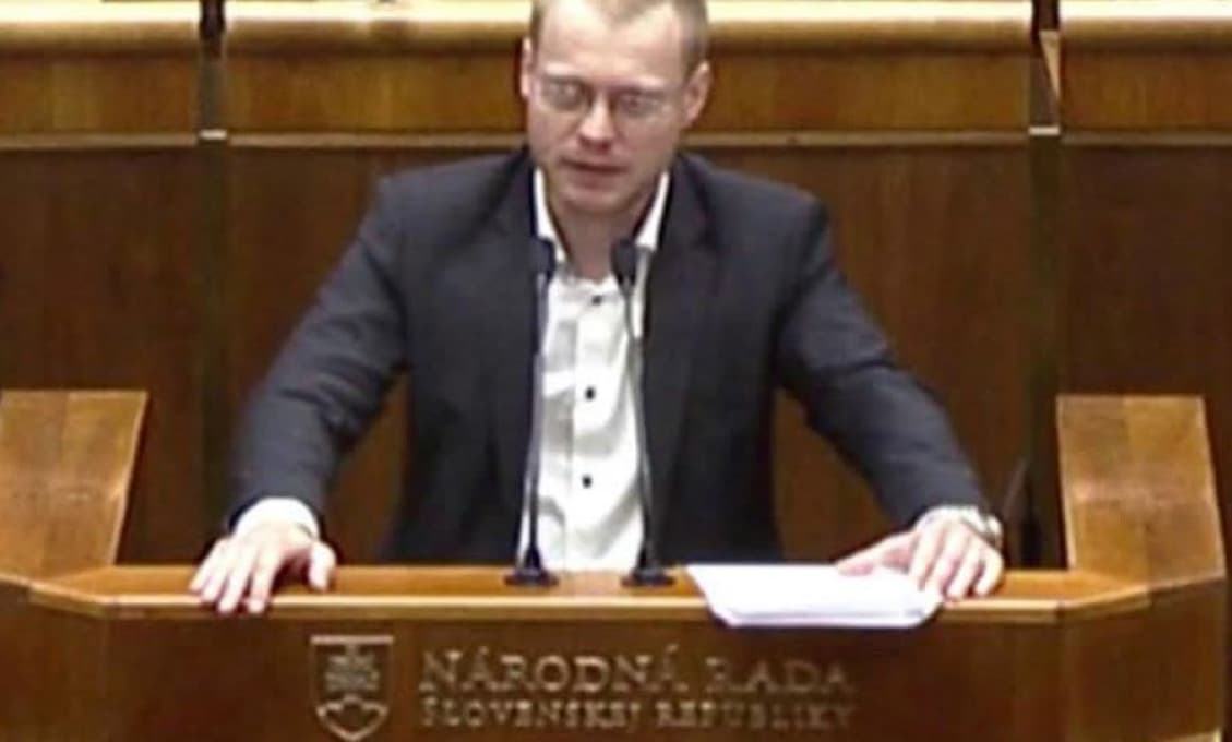 Poslanec Schlosár poriadne zotrel svojho kolegu Šeligu. TOTO asi nerozdýcha (VIDEO)