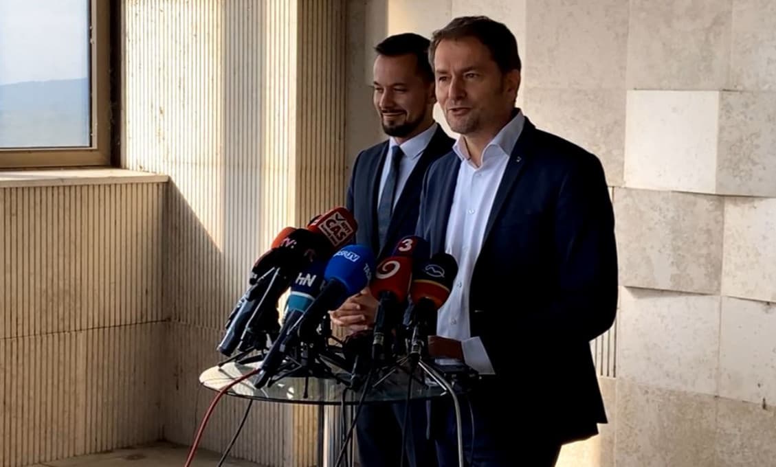 Záhadné úsmevy Juraja Šeligu a Igora Matoviča na spoločnej tlačovke. Nevieme niečo?