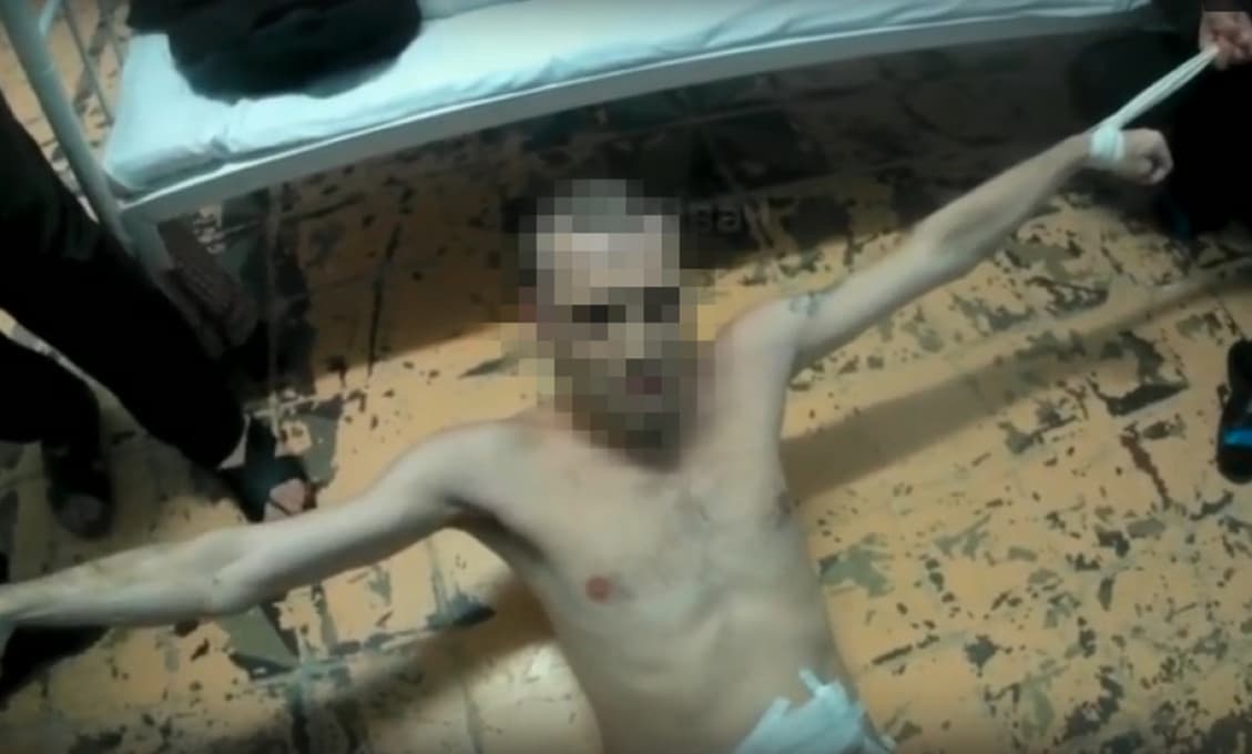 Zverstvá v ruských väzniciach otriasli Kremľom: Unikli tisíce videí zo znásilnení a mučenia!