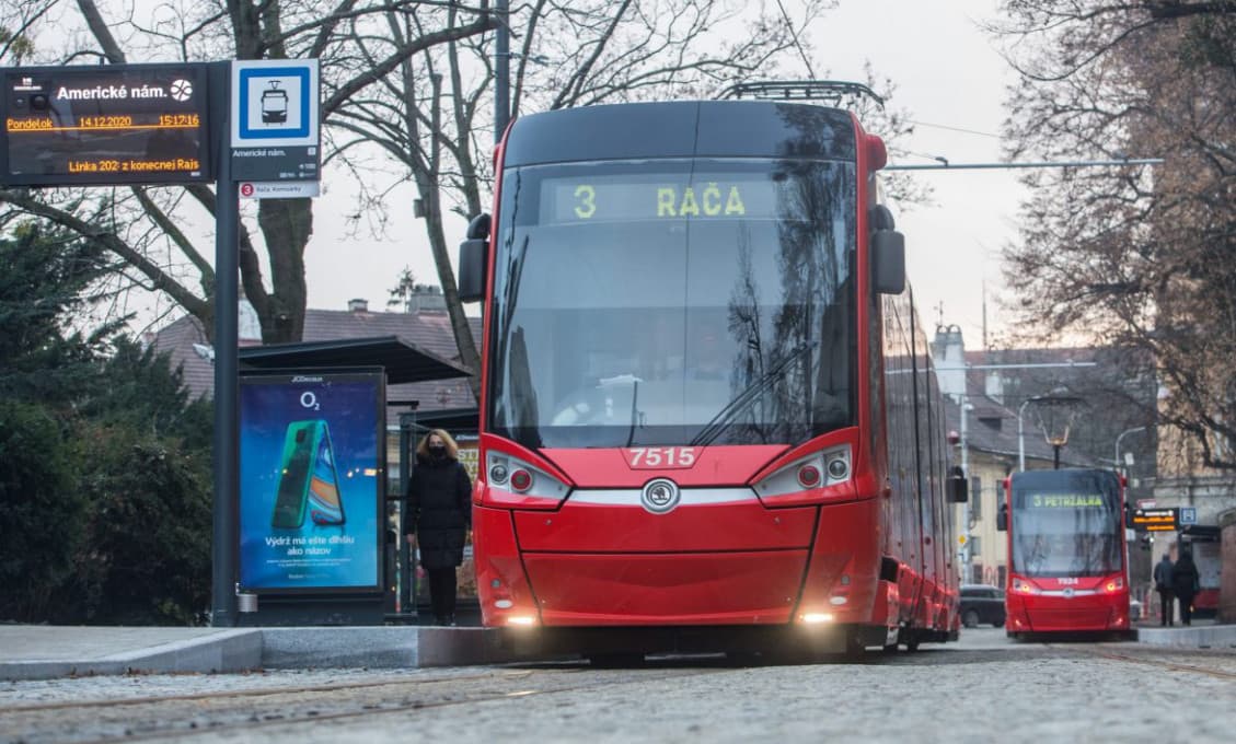 Bratislava: Na Radlinského sa vykoľajila električka, zranených neevidujú