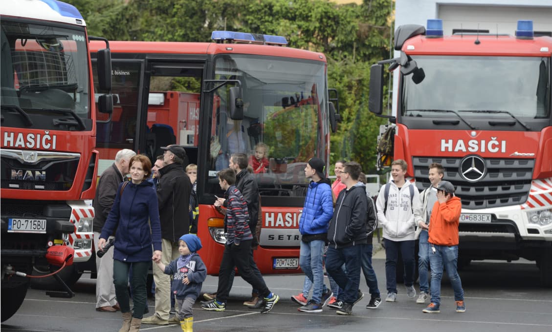 Bratislava v Plameňoch! Hasiči zasahujú pri rozsiahlom požiari budovy na Račianskej
