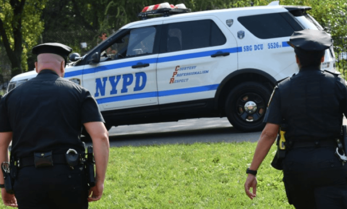 Newyorčan už od stredy táborí na strome a polícia pod stromom: Vyhýba sa tak zatknutiu (FOTO)