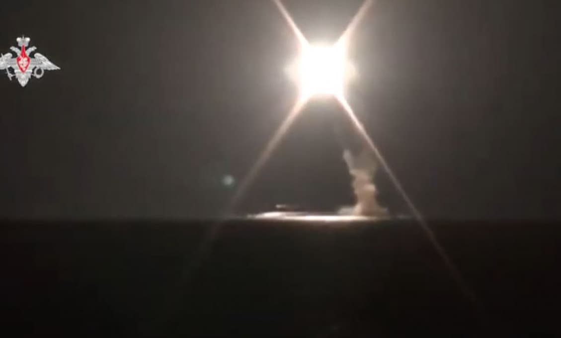 Nová ruská ponorka s raketami Zirkon dokáže poslať na dno naraz až dva zväzky lietadlových lodí