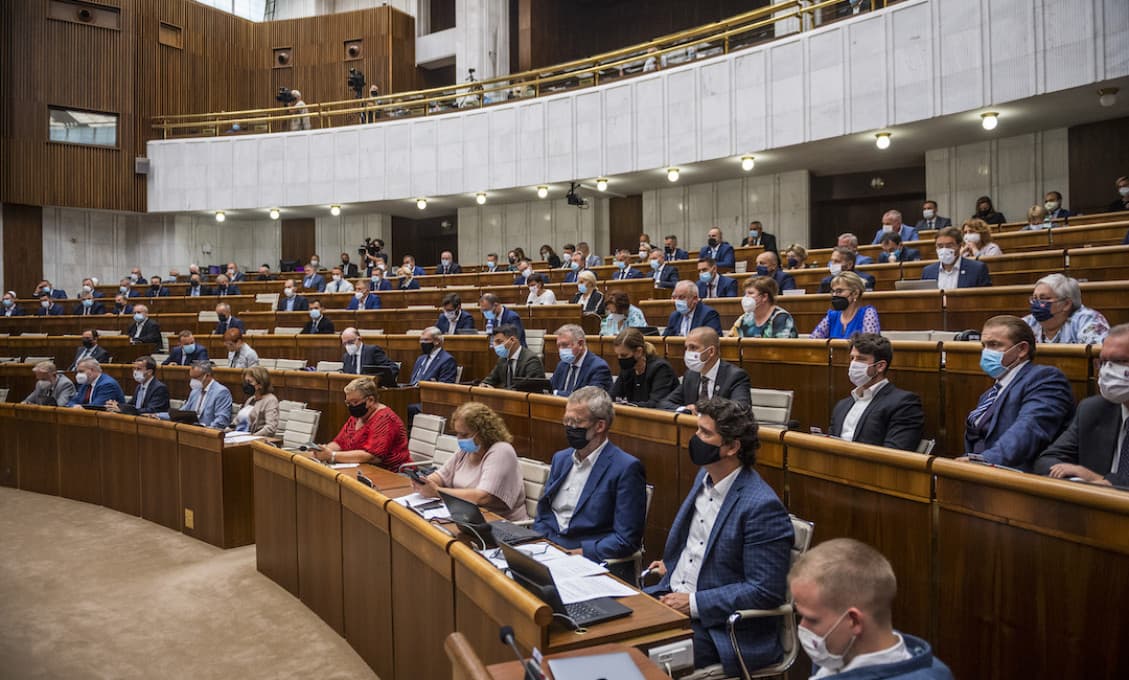 TAKTO chce OĽaNO pomáhať ženám? Matky nemôžu sprevádzať deti v nemocnici!