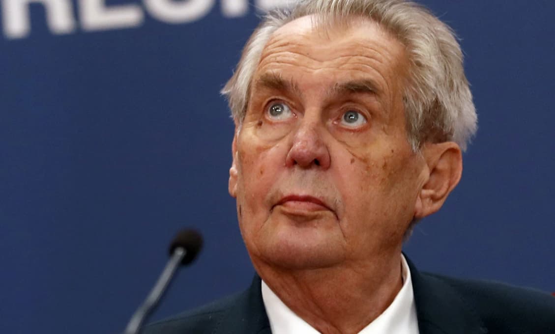 Zeman je stabilizovaný, v nemocnici môže byť týždne