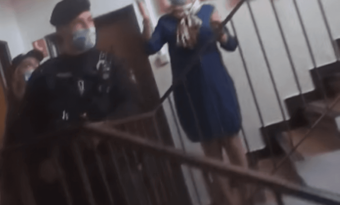 Pokuty rozdávať vedia, zdôvodniť to ale podľa zákona nie! „Mimo“ boli aj policajti (VIDEÁ)