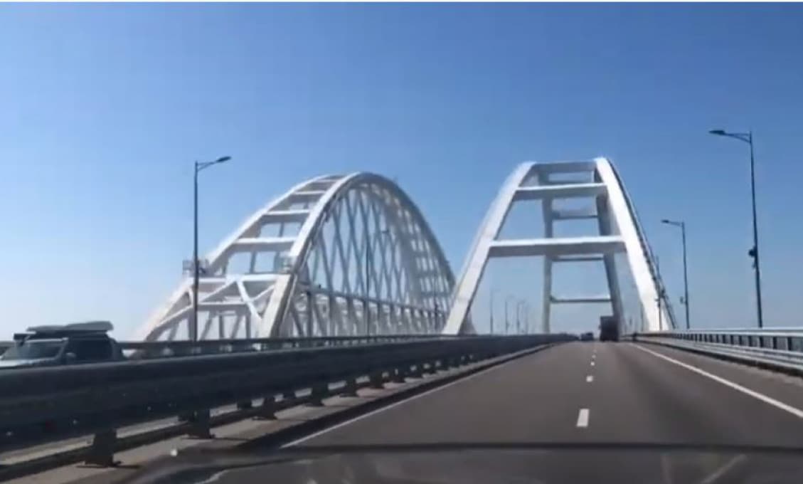 Ruský strašiak nad Kerčským prielivom. Nežiaducim a špiónom tam nefunguje elektronika