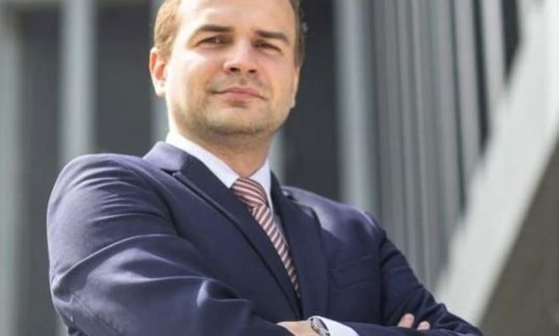Ministerke Kolíkovej naložil za súdnu mapu. Kritika od bývalého kolegu
