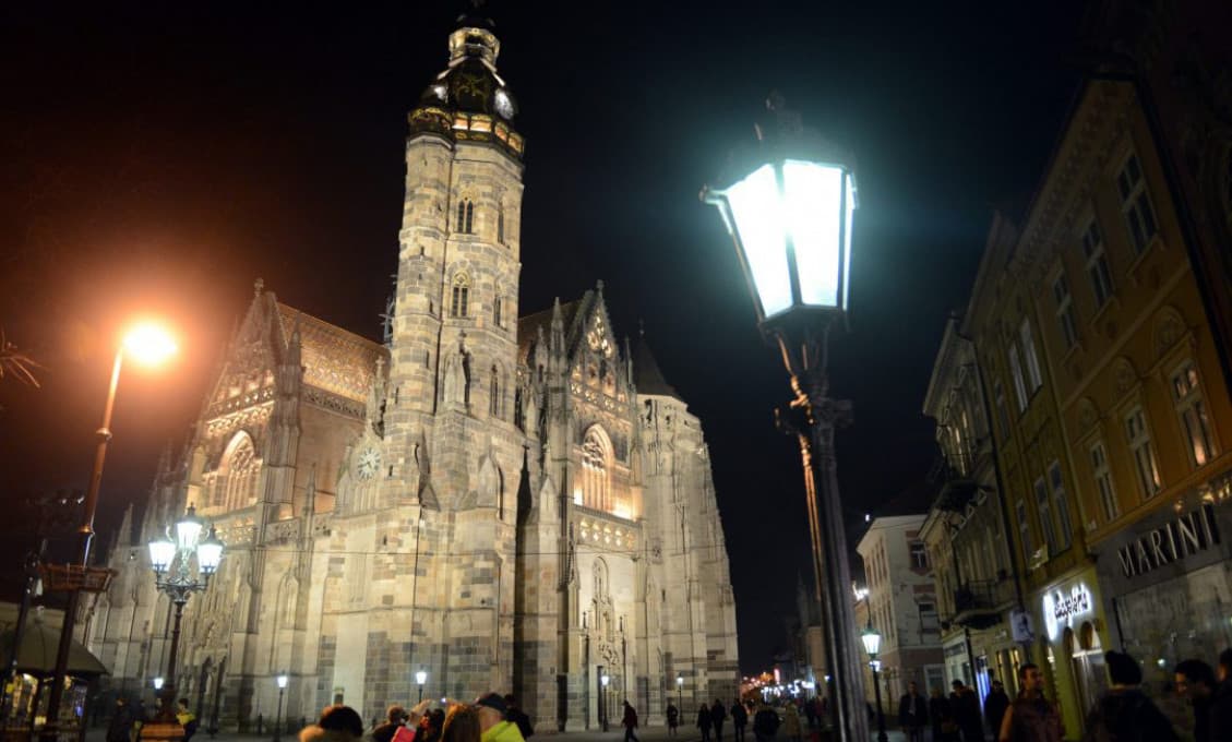 Maďarsko skupuje historické centrum Košíc