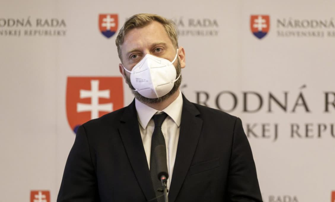 Krúpa: Poslanci s radosťou vynášajú utajované informácie