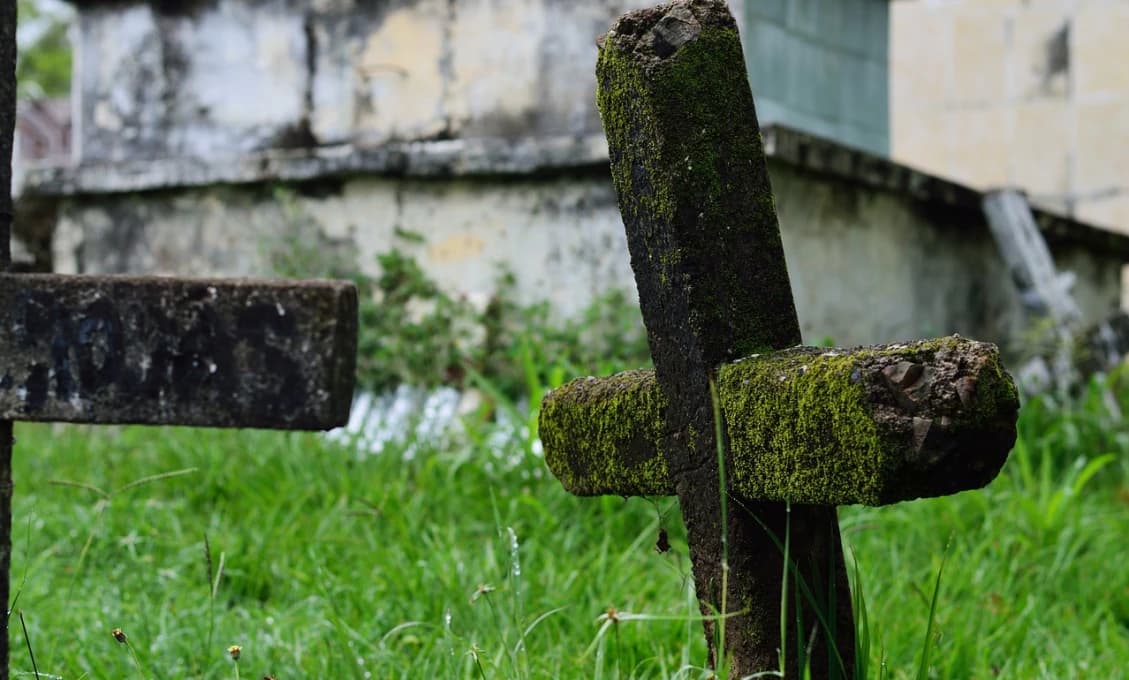 Bratislava: Cintoríny sú otvorené dlhšie, niekde je k dispozícii aj elektromobil
