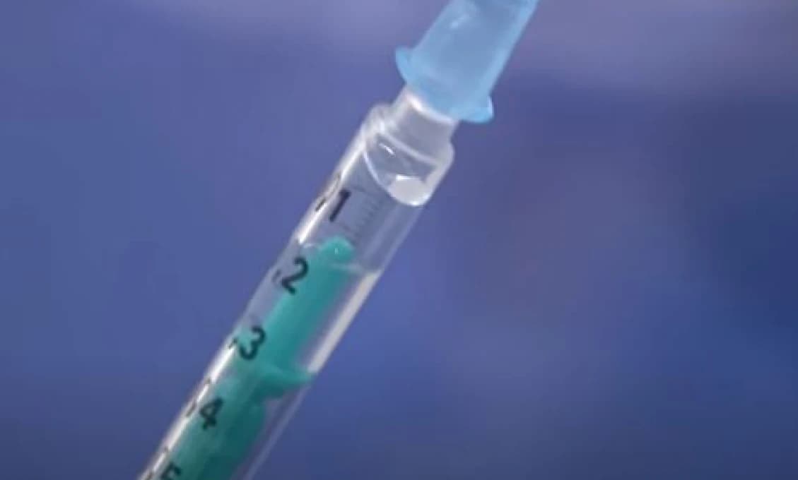 Výsledky štúdie: Ako účinne chráni tretia injekcia pred ťažkým priebehom alebo smrťou z COVIDu-19?