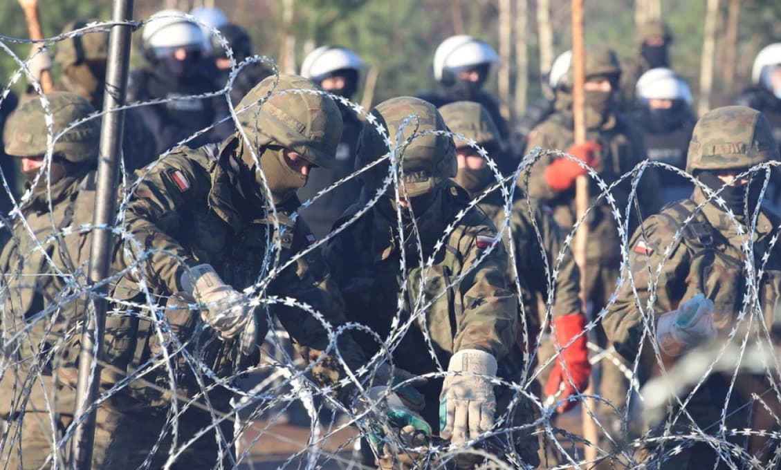 Poľsko-bieloruské hranice obliehajú migranti