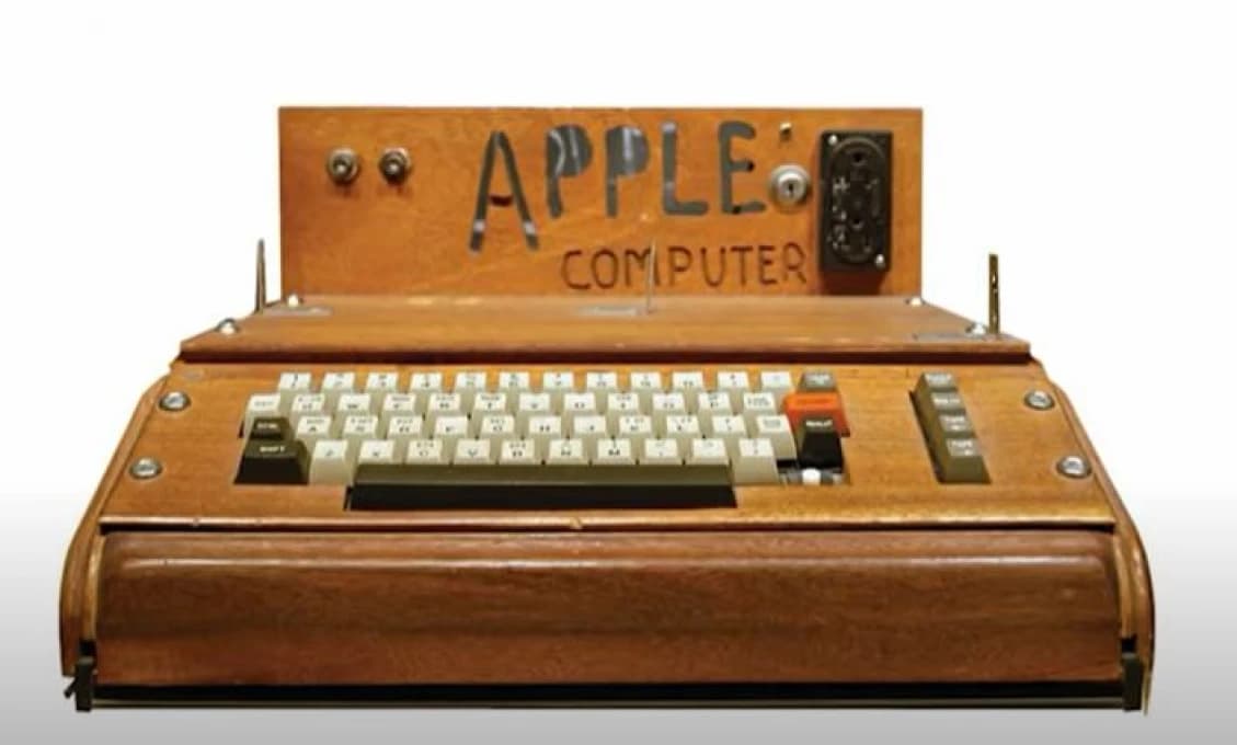 400 000 dolárov za „prapradedka“ Apple-1: A to ste si mysleli, že MacBook je drahý... (VIDEÁ)