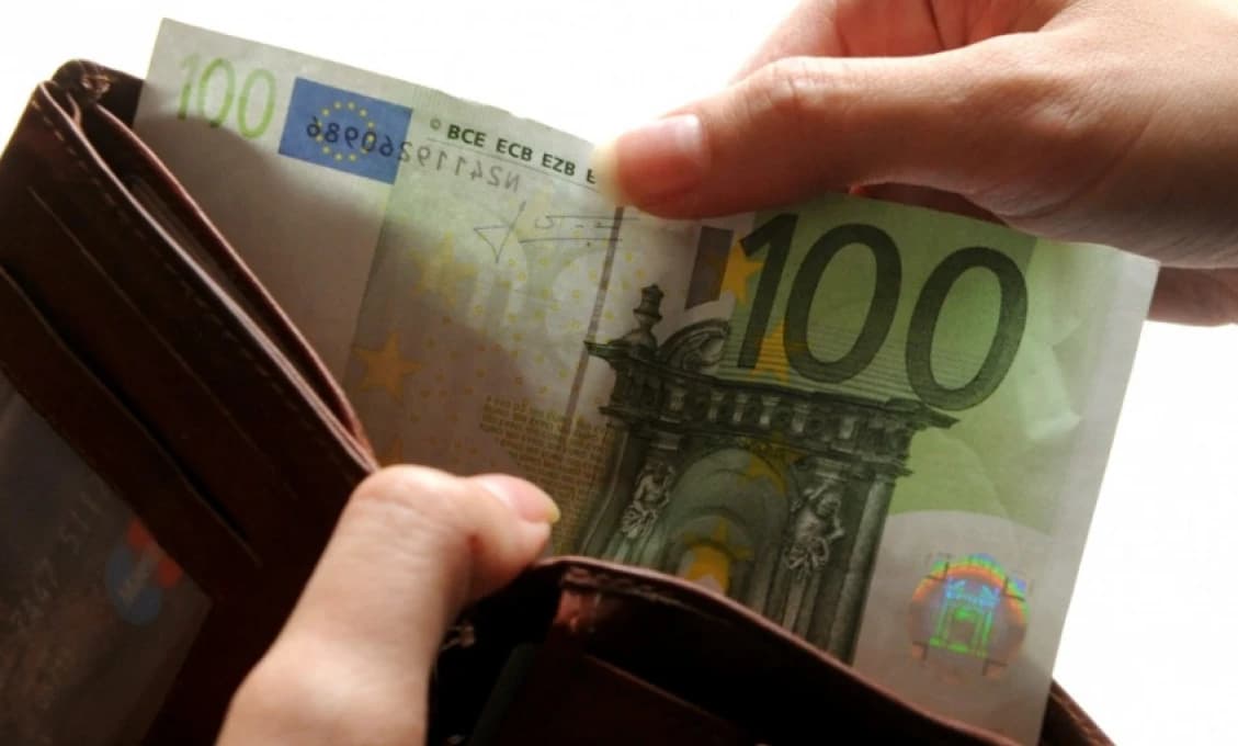 Odmena 100 eur sa vzťahuje na všetkých zamestnancov v školstve