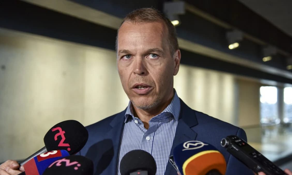 Kto zarába viac ako šéf parlamentu? Predsa jeho podriadený!
