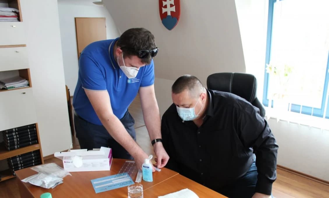 TEROR V AFGANISTANE: Výbuch bomby uloženej v aute si vyžiadal najmenej 34 zranených