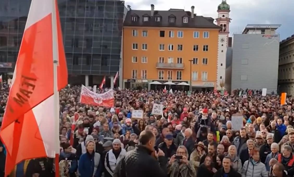 Jasný signál: 7 000 Tirolčanov demonštrovalo proti koronovému šialenstvu (VIDEO)