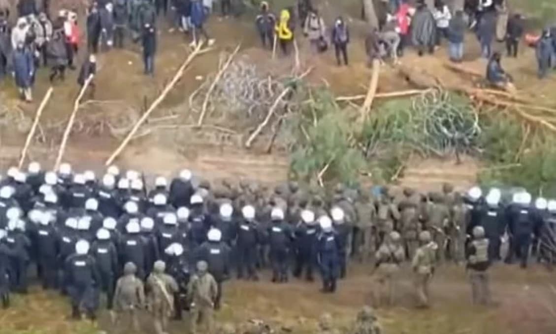 4 000 migrantov v pohraničnej oblasti. Poliaci sa pripravujú na najhorší scenár (VIDEO)