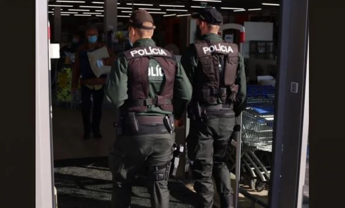 Policajti budú od pondelka intenzívne kontrolovať potvrdenia o očkovaní!