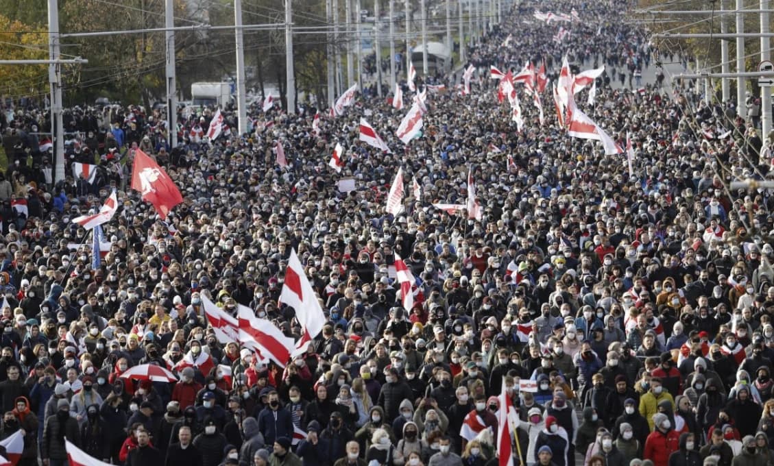 Európou cez víkend zmietali protesty. Ako a kde prebiehali?