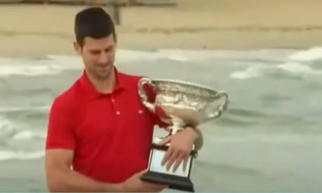 Svetová jednotka Novak Djokovič zopakoval svoj postoj k očkovaniu. Jeho účasť na Australian Open stále neistá (VIDEO)