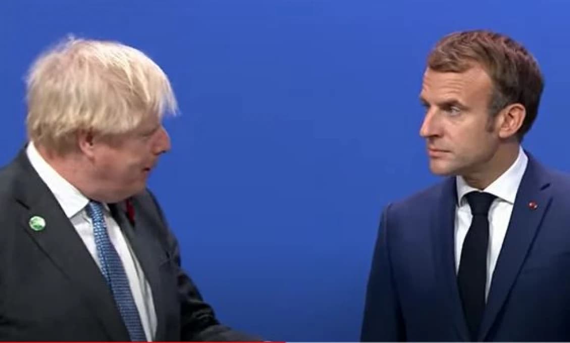 Spor o migrantov v Lamanšskom prielive eskaluje: Francúzsky minister vnútra zrušil stretnutie s britskou kolegyňou (VIDEO)